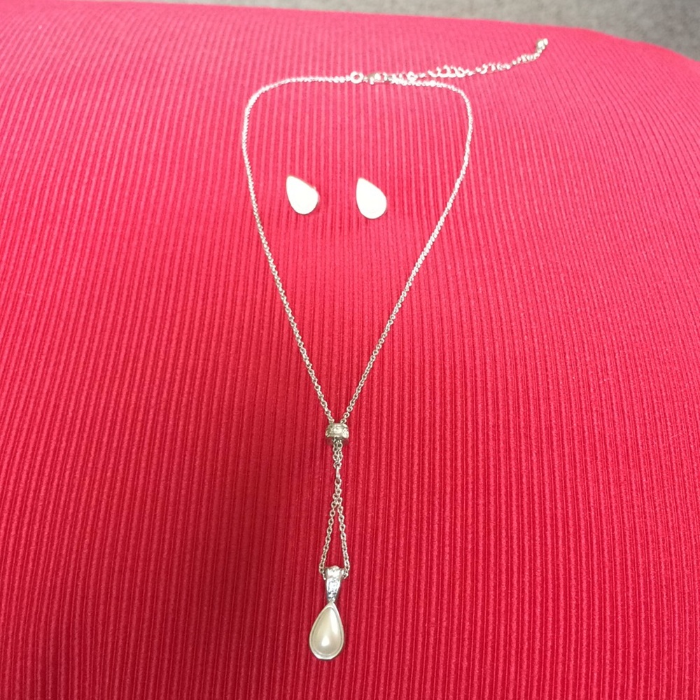 Necklace/earrings set